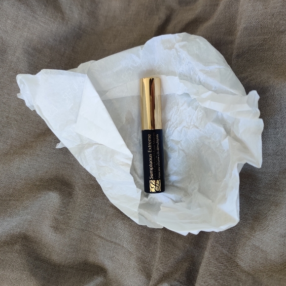 Estee Lauder Sumptuous Extreme Lash Multiplying Volume Mascara - Picture 2 of 3